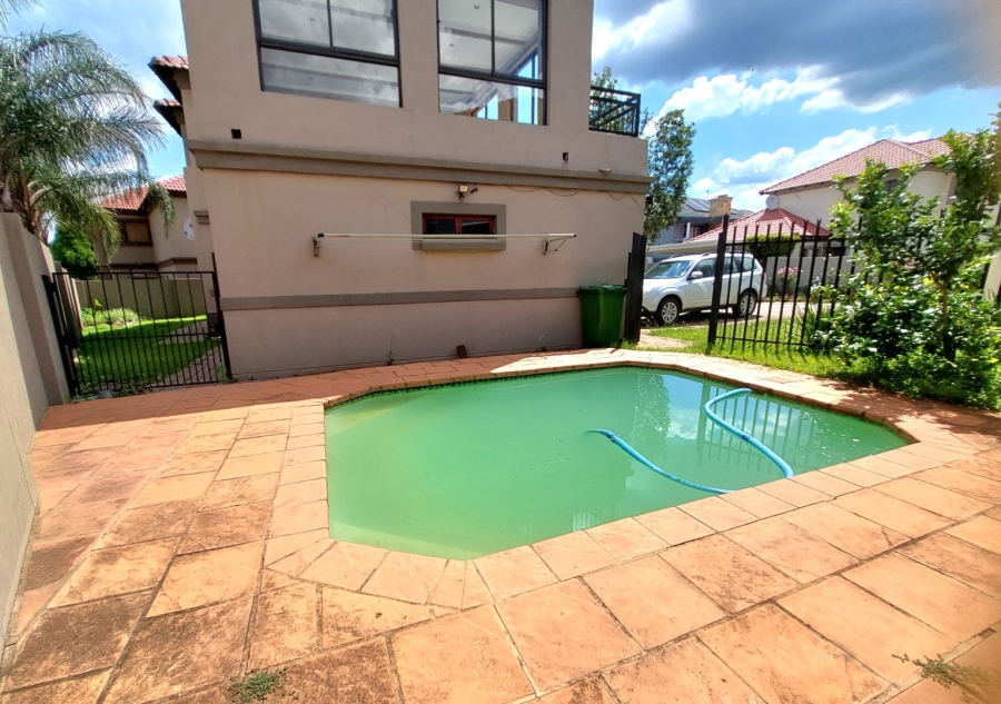 3 Bedroom Property for Sale in Gateway Manor North West